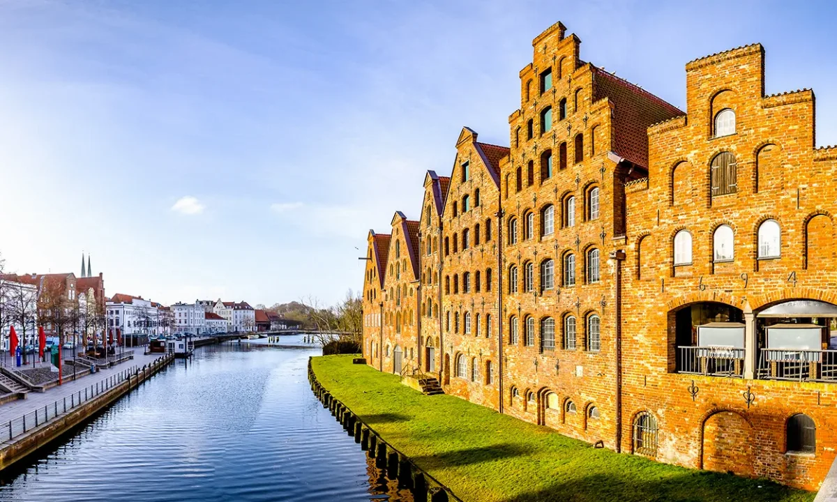 Fassadenbau Firma   Lübeck